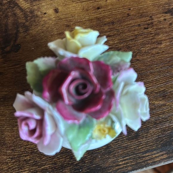 Vintage Royal Doulton Bone China Floral Bouquet Figurine 50's - Picture 3 of 8